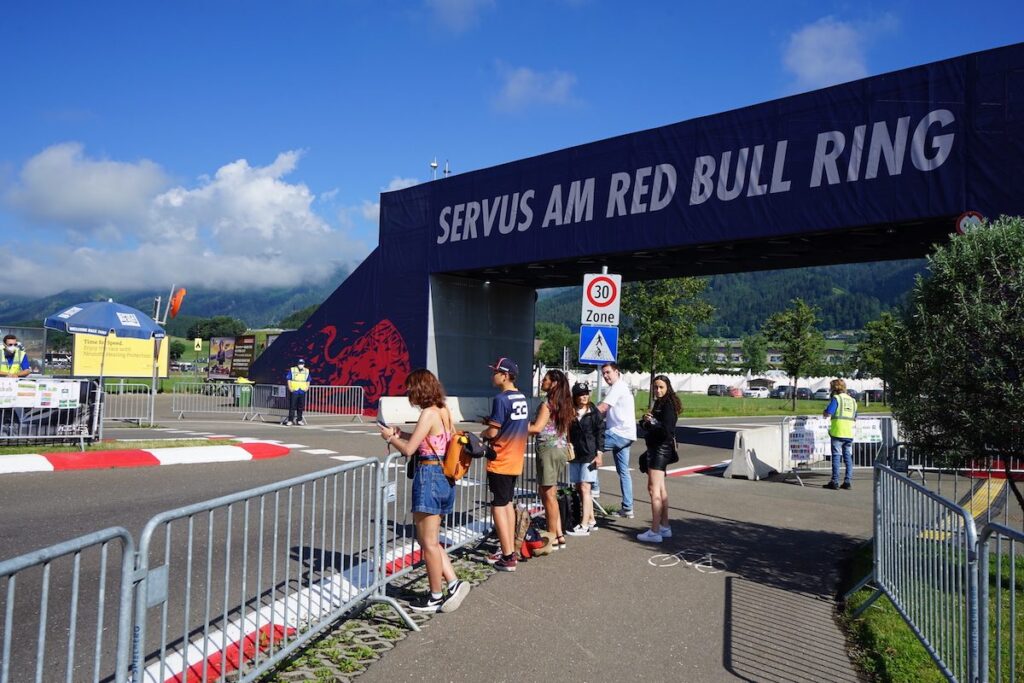 werknemer Niet ingewikkeld Slecht How to Get to the Red Bull Ring - 2023 Austrian Grand Prix -  F1Destinations.com